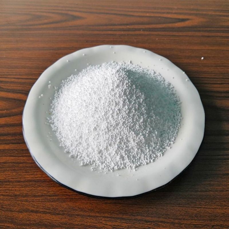 IceGuard Calcium Chloride Ice Melt hiệu quả làm tan băng cho vỉa hè, đường lái xe và đường bộ.