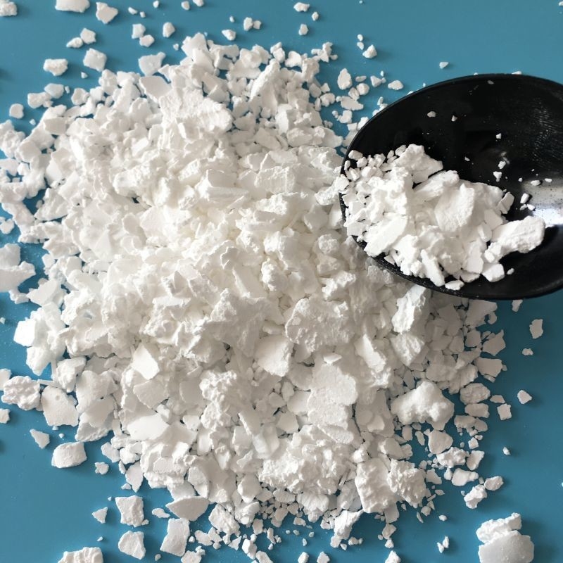 IceGuard Calcium Chloride Ice Melt hiệu quả làm tan băng cho vỉa hè, đường lái xe và đường bộ.